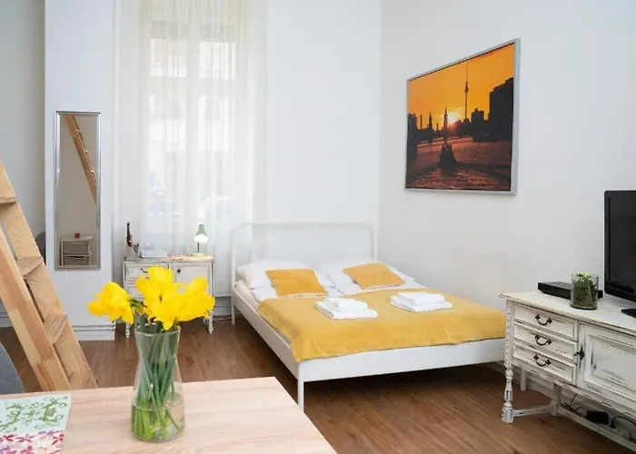 Green Apartment Studio For 3